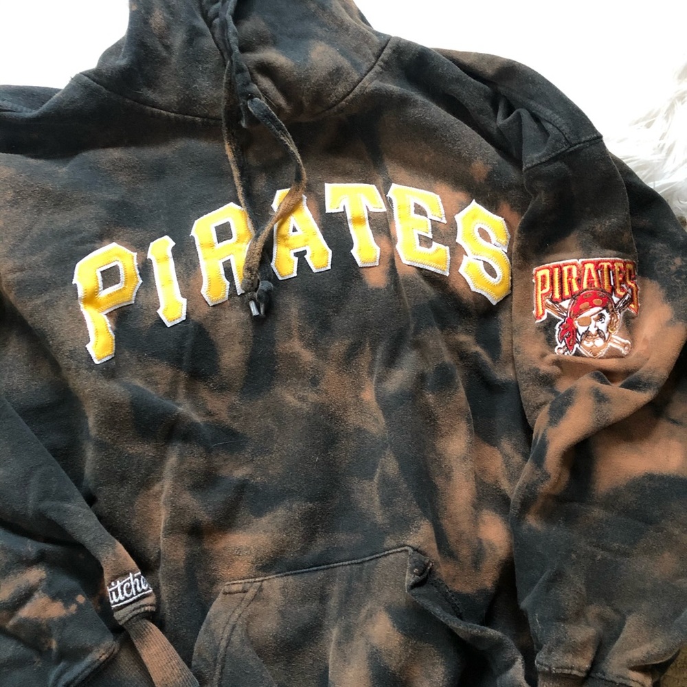 Vintage Bleached Pirates Hoodie - Picture 13 of 13